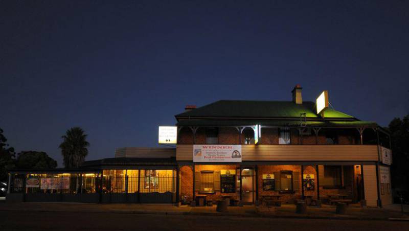 Pubs Taverns Largs NSW Click Find