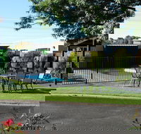 Mitchell on Main Motel  Apartments - Click Find