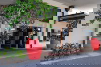 Bay Village Tropical Retreat Apartments