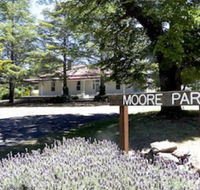 Moore Park Inn - Click Find