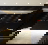 Burbury Hotel  Apartments - Click Find