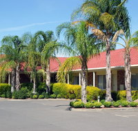 Pines Country Club Motor Inn - Click Find