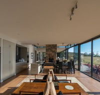 Dragonfly Lodge - Lavinia