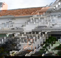 Motel Mayfair on Cavell - Bet 4u