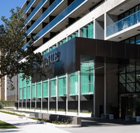 Avenue Hotel Canberra - Click Find