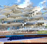 Bayview Beach Holiday Apartments - Click Find