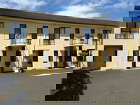 Hopkins House Motel Apartments