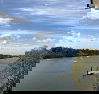 Burnett Riverside Hotel - Lavinia