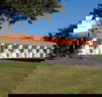 Moon River Motor Inn - Click Find