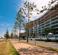 Silvershore Apartments on the Broadwater - Click Find