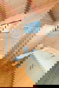 Lakes And Craters Holiday Park