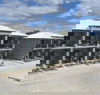 Royal Motel Miles - Click Find