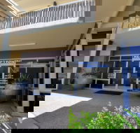 Mayfair Motel Emerald - Click Find