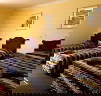 Isis Motel Scone - Click Find