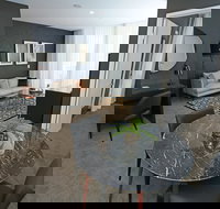 Alex Perry Hotel  Apartments - Bet 4u