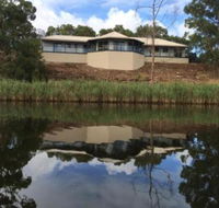 Curdievale Riverfront Lodge - Click Find