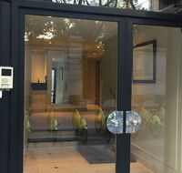 Dlux Hostel - Bridge Guide