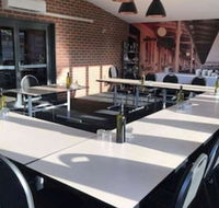 The Crossing Motel - Click Find