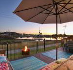 Lakeside Deck House - Click Find