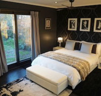 Georgie's Boutique BB - Click Find