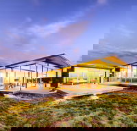 Cloudy Bay Beach House - Click Find
