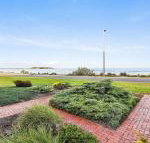By The Sea Franklin Beachfront Apartment WiFi - Lawyer Find