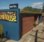 Bunkhouse Motel - Click Find
