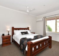 Inglewood Motel and Caravan Park - Click Find