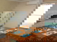 Lake Edge Holiday Units