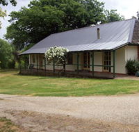 Colonial Inn Guest Rooms - Click Find