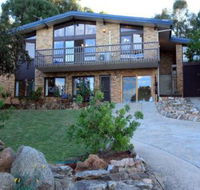 Alpine Apartment Great location with views of Lake Jindabyne - Click Find