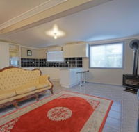 Cottage in the country - Click Find