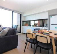 Queen of Northcote Views Rejuvenate Stays - Lawyer Find
