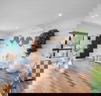 AUJOY 3 Bed Townhouse Burwood 1 - Bet 4u
