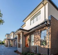 AUJOY 4 Bed Townhouse Burwood 2 - Bet 4u