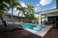 Beach bliss Queen bed BBQ Pool Netflix