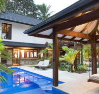 Spice at Oak Award Winning Luxury Absolute Oceanfront House Oak Beach Near Port Douglas - Click Find