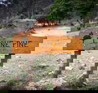 Lone Pine Farmhouse - Click Find