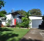 10 Double Island Drive Modern family home centrally located swimming pool  outdoor area - Click Find