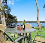 Sanctuary on the Bay fish or kayak from the yard - Bet 4u