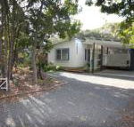15 Belle Court Modern architect designed open plan holiday home with outdoor shower - Click Find