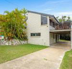 40 Rumbalara Avenue Rainbow Beach Entertain on the spacious verandah overlooking beautiful Rainbow Beach - Click Find