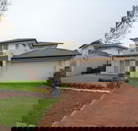 Superb Luxe 5BR Housepoint Cook Near Lake - Bet 4u