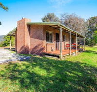 Braeside Cabin Two Alphitonia - Click Find