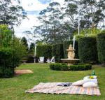 Old Mansfield Loft gardens gazebo  getaways - Bet 4u