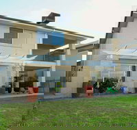 Waterfront Villa in Sanctuary Lakes - Bet 4u
