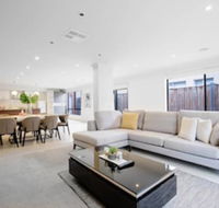 Lightful Charming House With Free Parking - Bet 4u