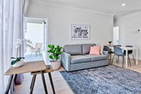 2 Bedroom Apt With Balcony  Air Con in Plympton
