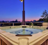 Darwin City Lights Jacuzzi - Click Find