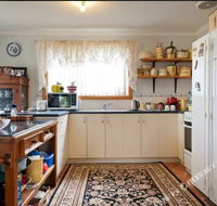 Wombat Haven Bed  Breakfast White Beach - Click Find
